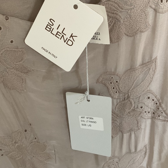 Beautiful Creamy Grey Short Sleeve Blouse - Picture 2 of 3